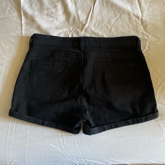 Cute black denim shorts - Picture 2 of 3